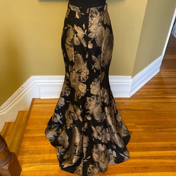 Formal skirt size 2 - Picture 4 of 9